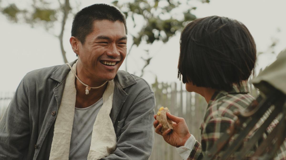 柯煒林在《大濛》中演出外省民兵趙公道。(圖/華文創提供)