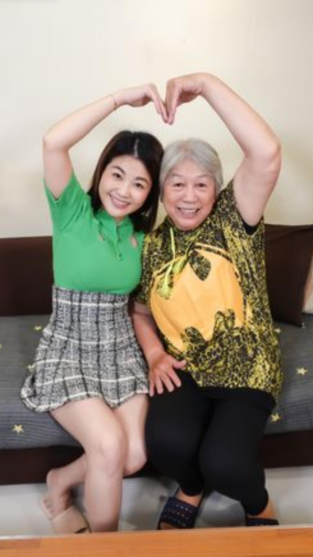 小call(左)與婆婆其實感情很好。(圖/東森提供)