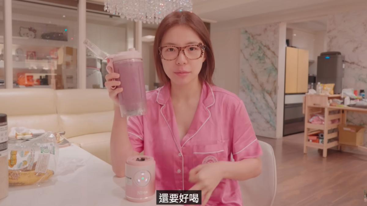 李多慧首度公開了她的早餐果汁配方。(圖/翻攝自YT@이다혜 李多慧)