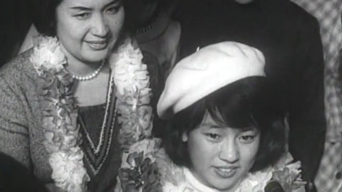 國家影視聽中心20日加碼放映典藏新聞片段,見到翁倩玉年僅15歲的模樣。(圖/國家影視聽中心提供)