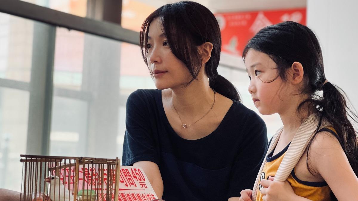 《左撇子女孩》蔡淑臻(左)。(圖/金馬執委會提供)