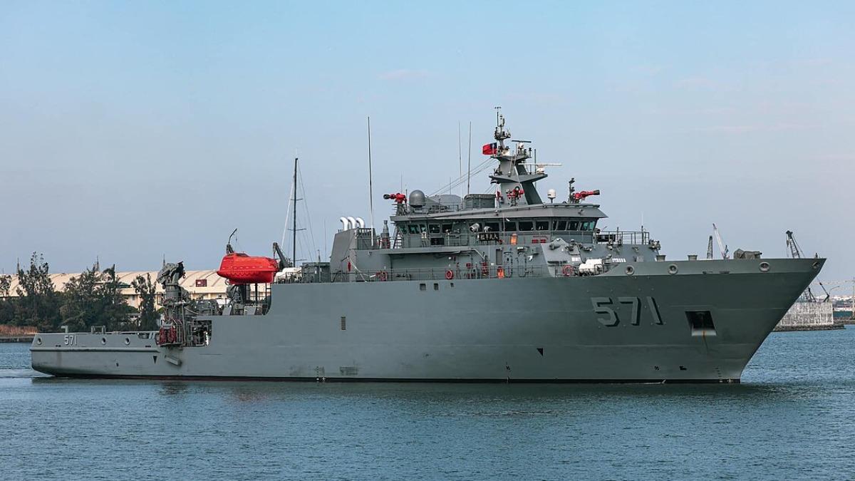 大武軍艦舷側全貌。(圖/青年日報)
