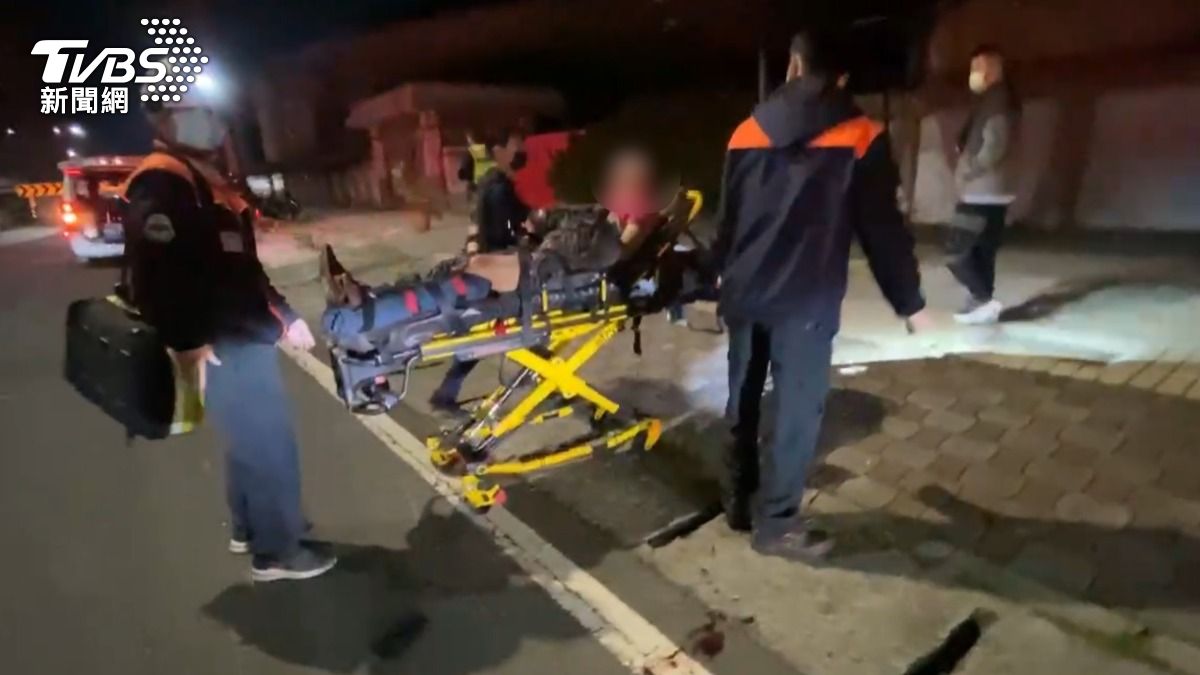 疑似超車釀禍! 外送員「頭部流血」安全帽被撞飛