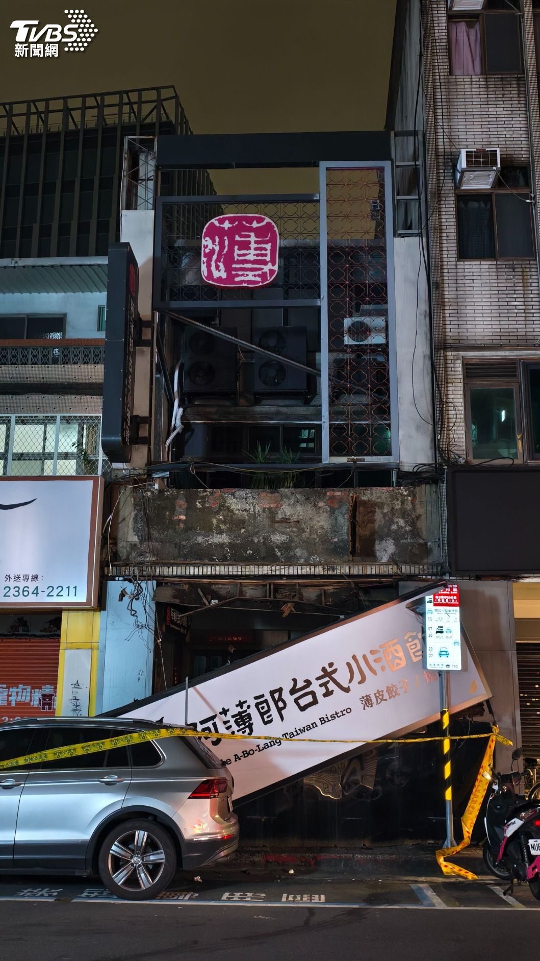遭砸毀的小客車駕駛無奈地說,他約在凌晨12點多停車,警方聯絡他時第一時間未接到電話,2點多回到現場才看到車子被砸中。(圖/陳冠宇攝)
