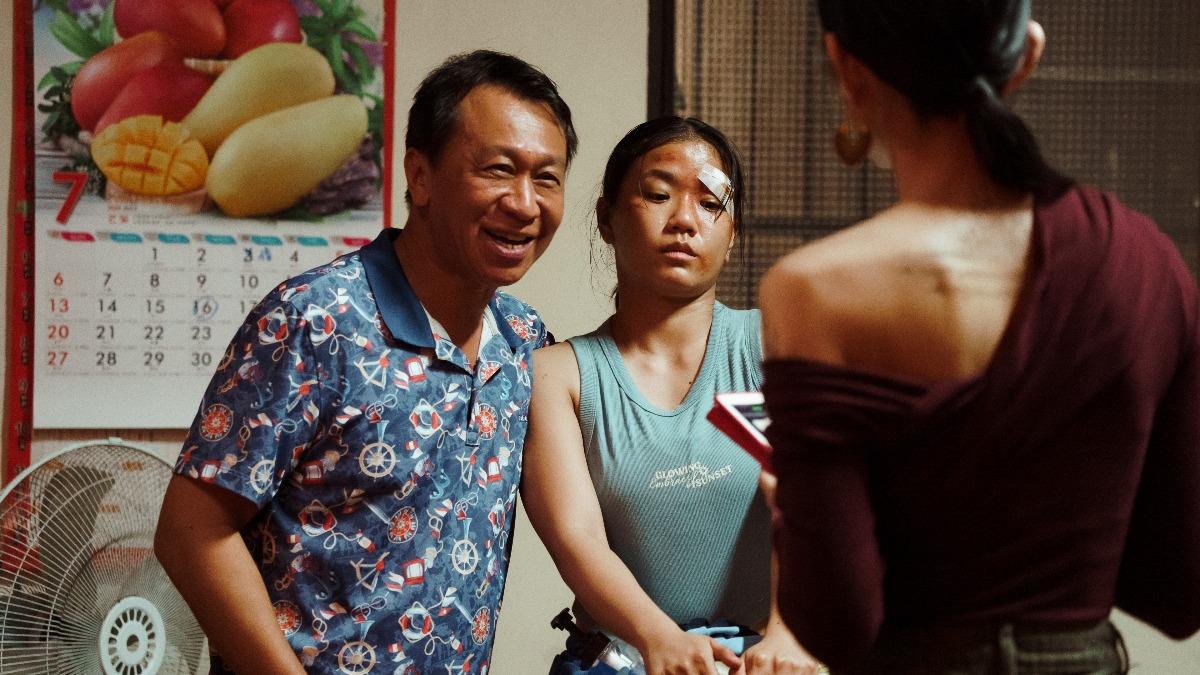 林怡婷在片中因打拳擊常頭破血流。(圖/華映提供)