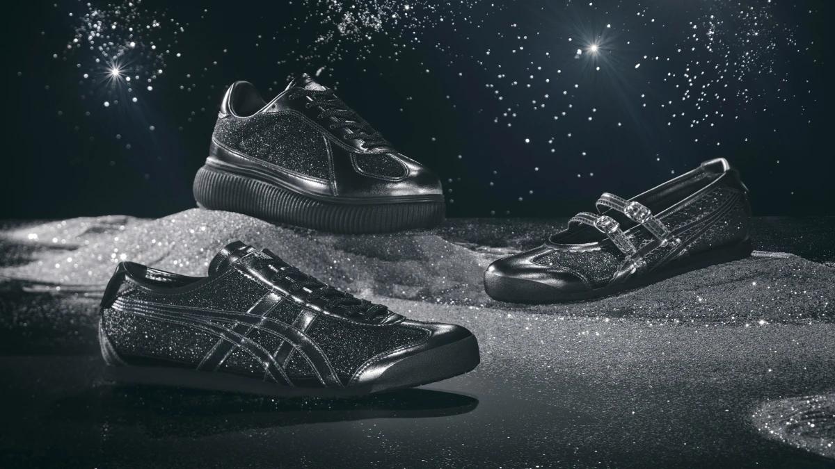 金屬微光點亮黑色造型,是秋冬必收鞋款!(圖/翻攝自Onitsuka Tiger)