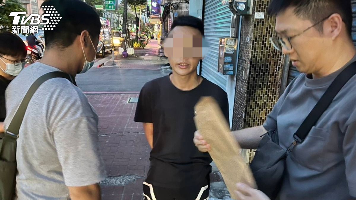 21歲陳男為杜嫌副手,管理小姐、打人、恐嚇、拍攝性影像。(圖/TVBS)
