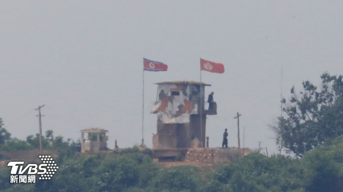非武裝區域（DMZ）附近的北韓軍人。　（圖／達志影像路透社）