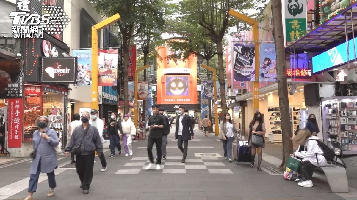一名男子在西門町涉嫌誘拐學生。（圖／TVBS）