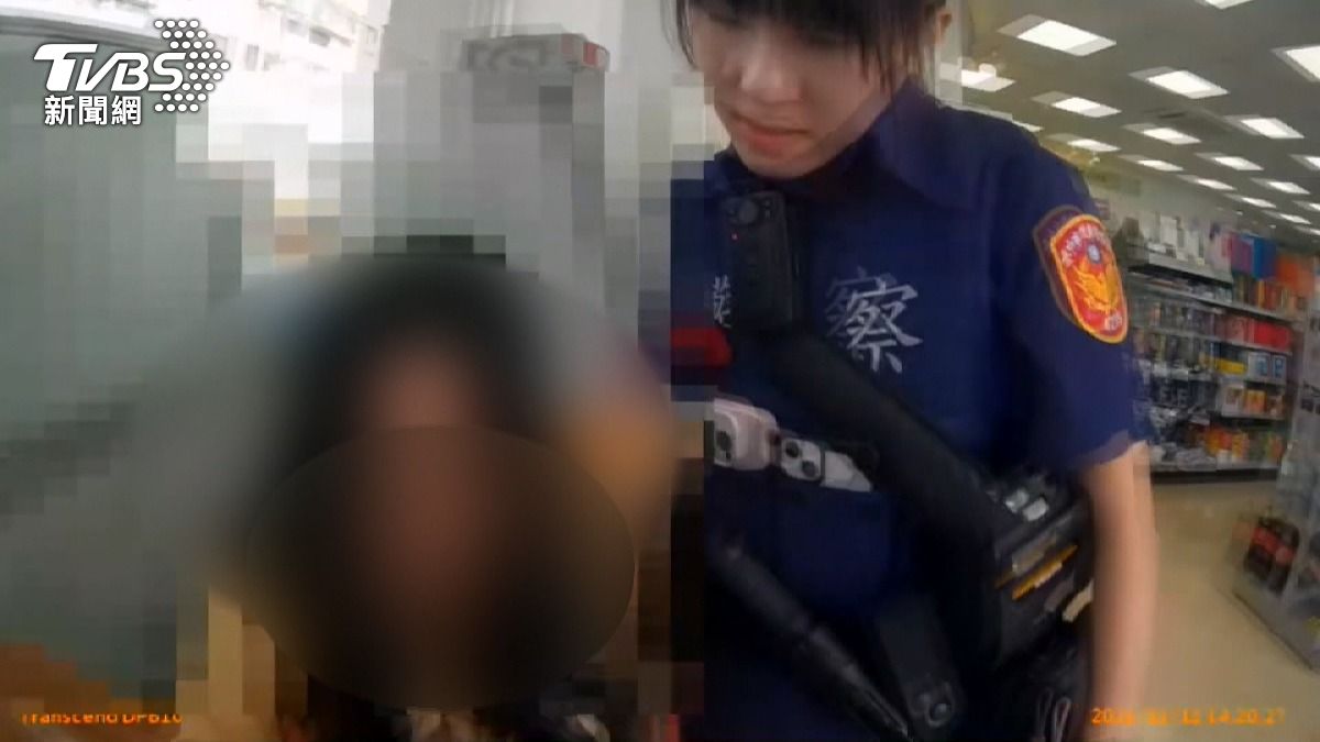 網友甜言蜜語卻突暗轉惡鬼！主婦崩潰幸店員報警救援。(圖／TVBS) 