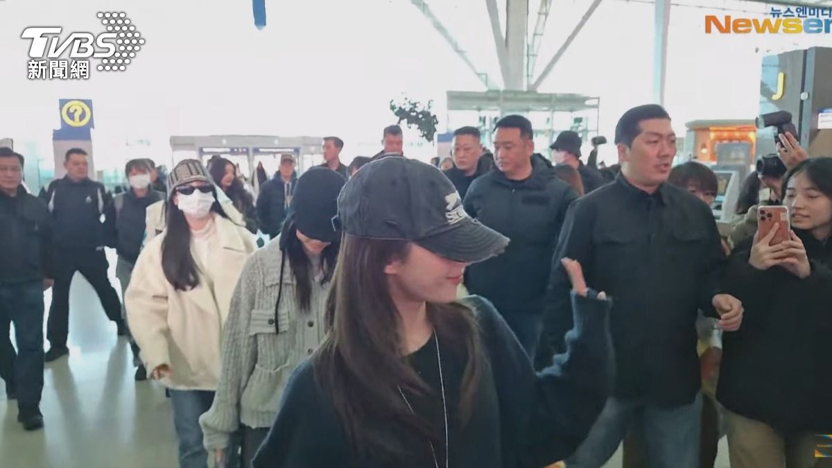 韓國女團TWICE演唱會即將在高雄登場,成員們已從韓國仁川機場啟程來台。(圖/翻攝網路)
