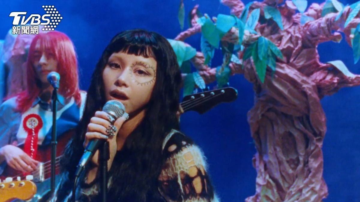 成員彩瑛因罹患「血管迷走神經性昏厥」,確定暫停年底前所有活動,無法參與高雄場演出。(圖/TVBS)