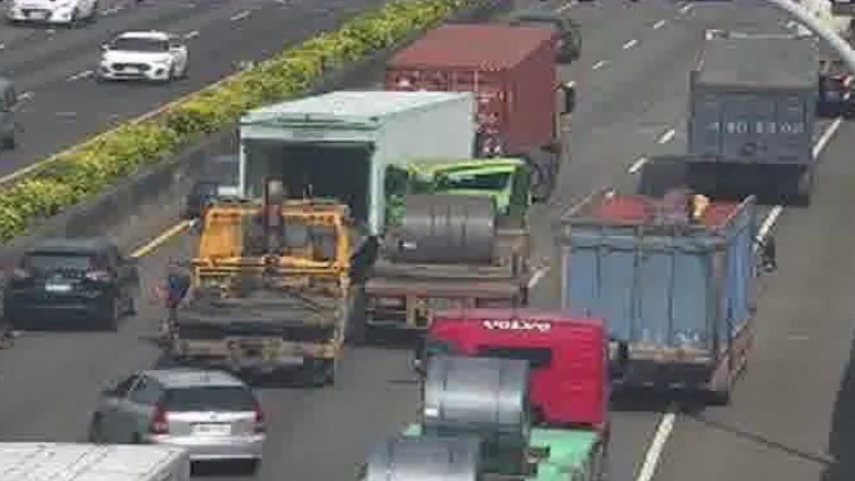 國道1重大車禍「3大車連環撞」! 車頭全撞爛