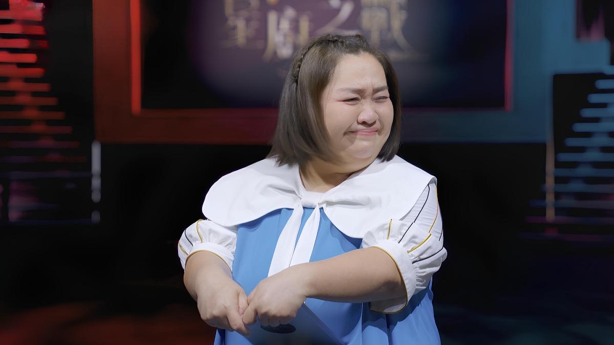 鍾欣凌在公布淘汰名單時難忍激動。(圖/華視提供)