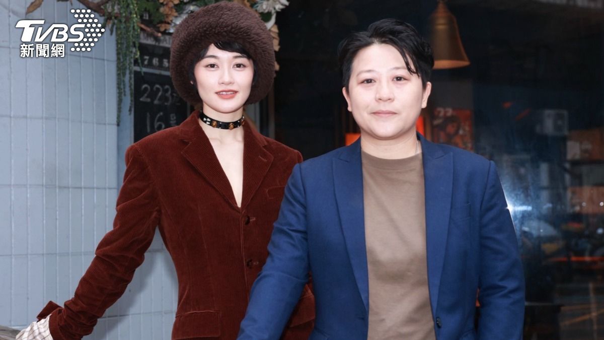 最佳女配角入圍者鄧濤（左）、導演徐欣羨為新片《女孩不平凡》參加金馬獎頒獎典禮。（圖／黃城碩攝）