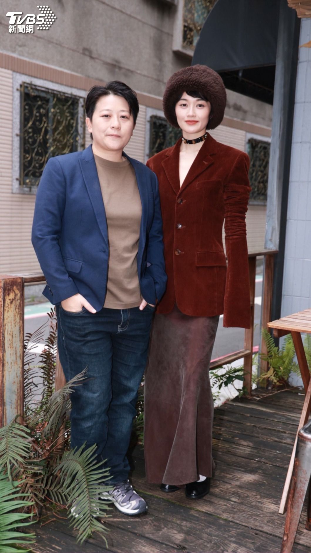 最佳女配角入圍者鄧濤（右）、導演徐欣羨為新片《女孩不平凡》參加金馬獎頒獎典禮。（圖／黃城碩攝）