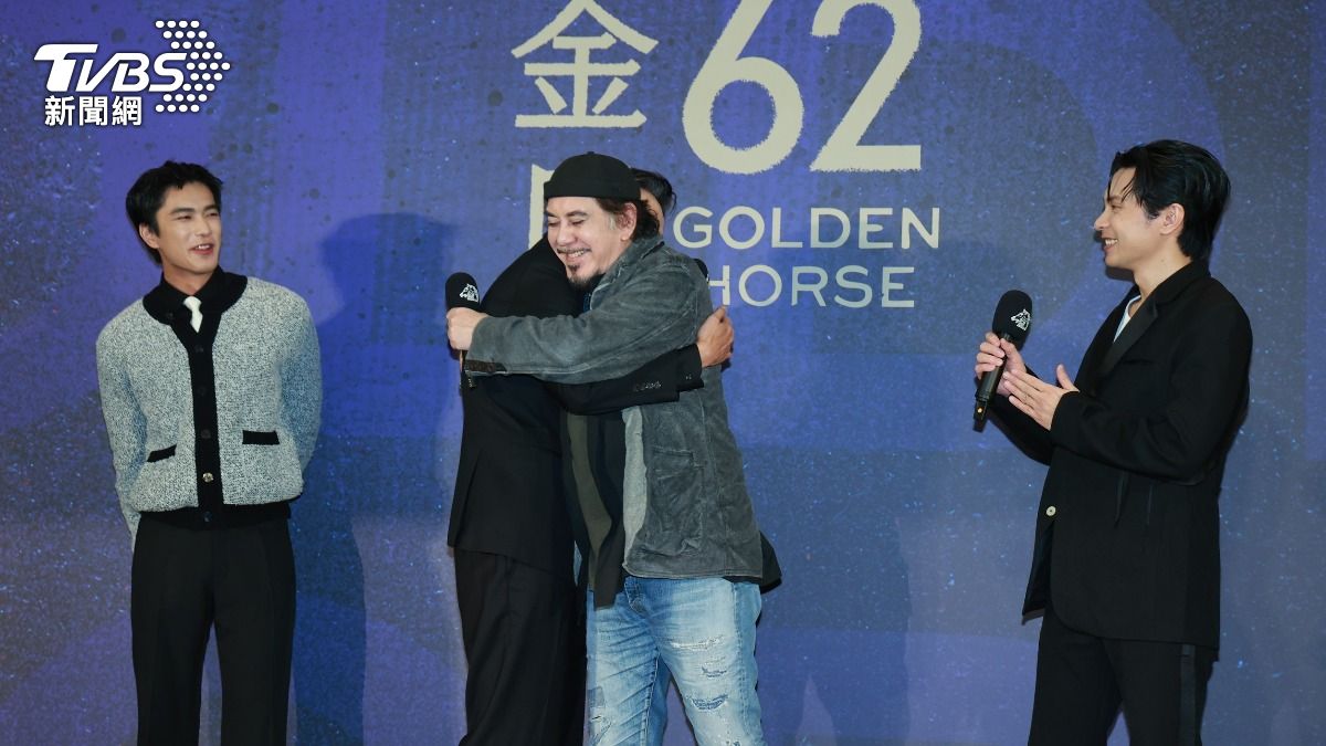 金馬62/有神快拜!黃鐙輝、姚淳姚瘋狂示愛黃秋生 本尊傻眼了:香爐擺哪