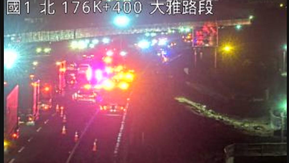 快訊/國一暗夜死亡車禍!轎車台中大雅段自撞 副駕噴飛邊坡慘死