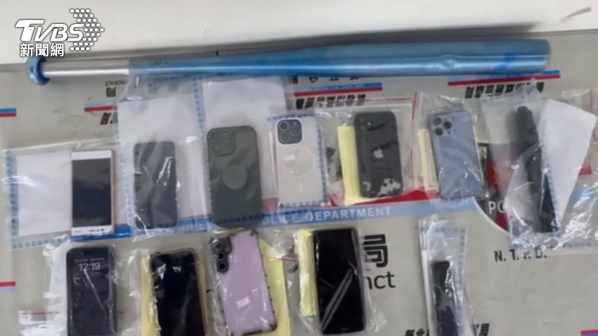兩名少年慘遭幫派凌虐毆打。（圖／TVBS）