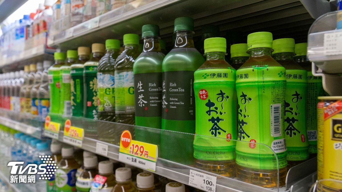 工作不順惡作劇!日噁男「尿液裝瓶」放架上 超商客人險喝下