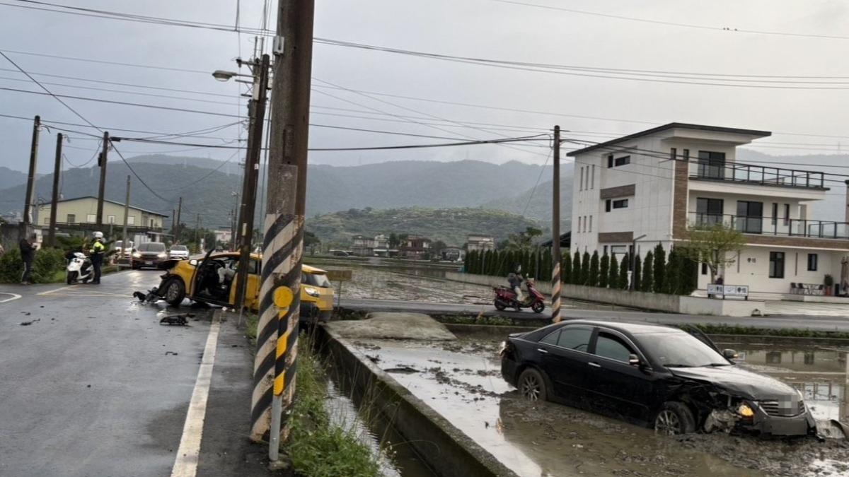 鄉間路口視線差事故頻傳 居民嘆:撞進田裡像日常。(圖/羅東分局)