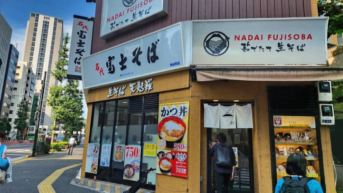 要旅客「午餐時段勿來」!日連鎖麵店公告惹議 總公司急切割道歉