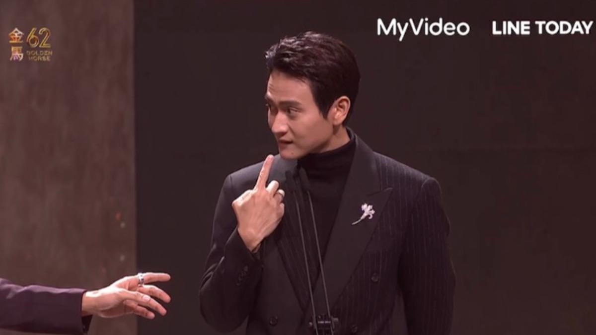 劉冠廷突發出牙縫的聲音。(圖/翻攝MyVideo)