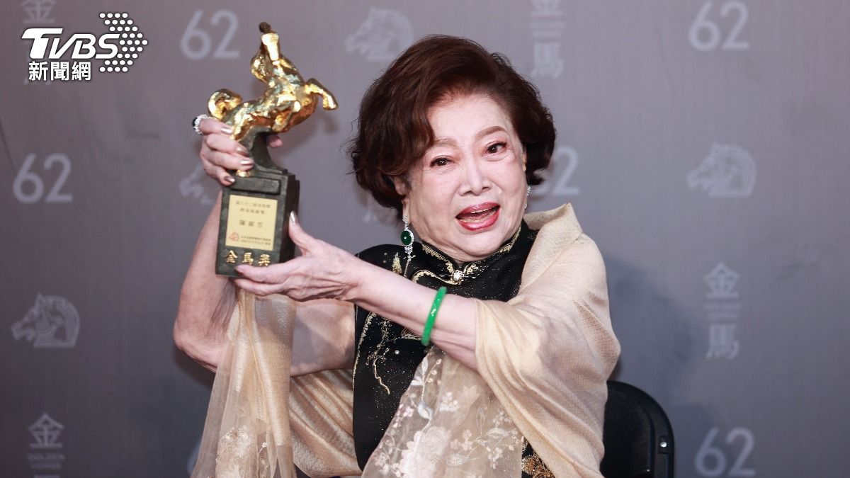金馬62/陳淑芳奪終身成就獎堅持不漲價 落淚喊:我能夠一輩子演下去