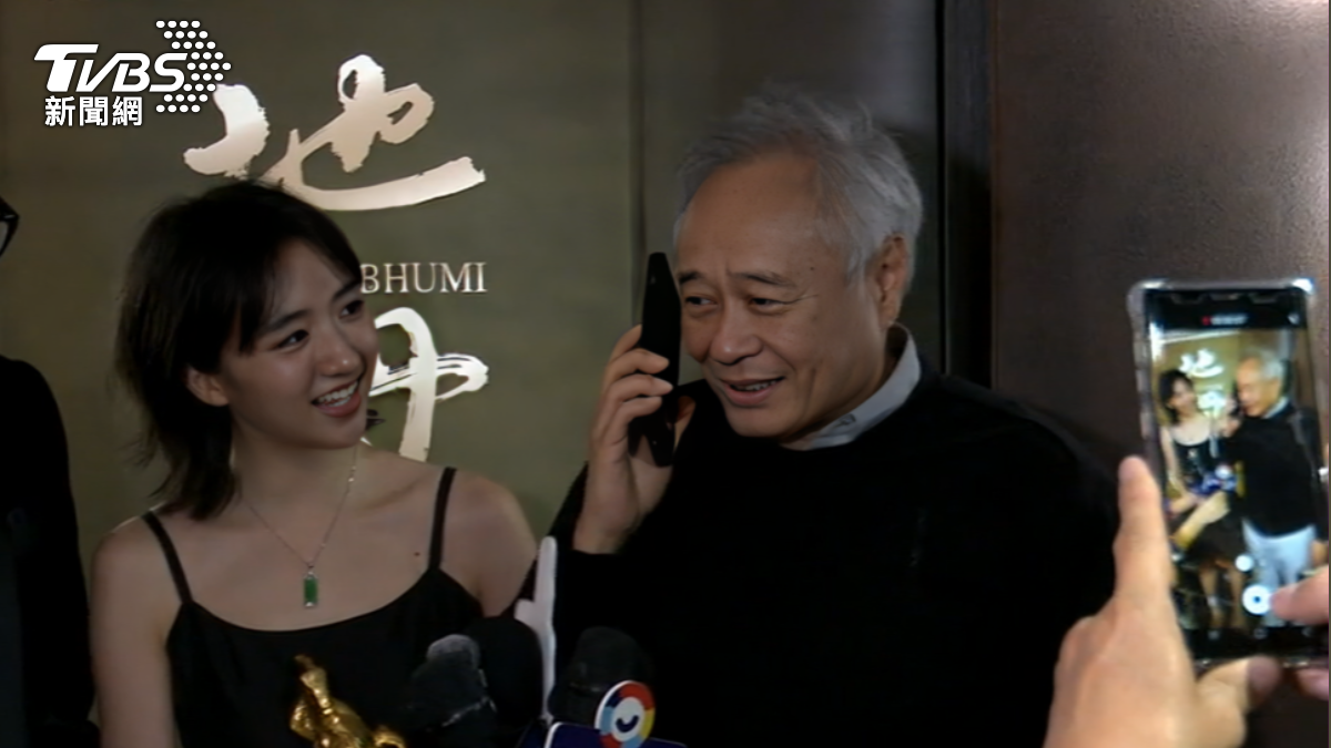 李安與范冰冰通話祝賀她獲獎。（圖／TVBS）
