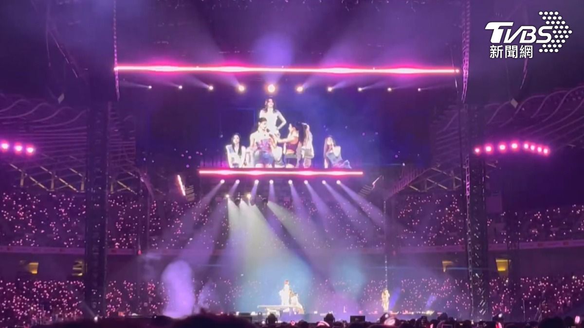 TWICE在高雄世運的兩天演唱會正式落幕，第二天破天荒「二次安可」，唱了限定神曲TT，讓粉絲嗨翻天（圖／TVBS）