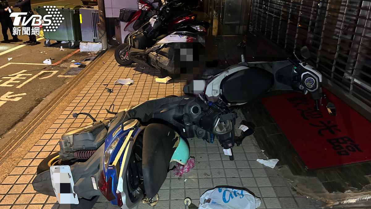 有片/中壢男高速失控衝騎樓「6車全毀」 全身傷倒地