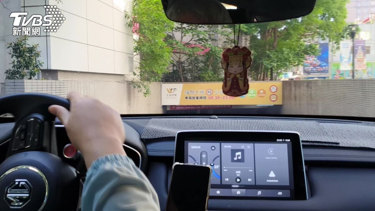 針對繳費機無法使用，停車場業者回應，是因為資訊量太大導致網路卡當，也向受到影響的車主們致歉。（圖／TVBS）
