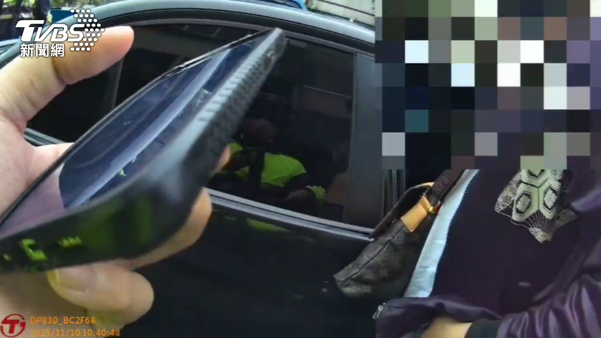 男子看到警察心虛逃跑,竟是毒品通緝犯。(圖/TVBS)