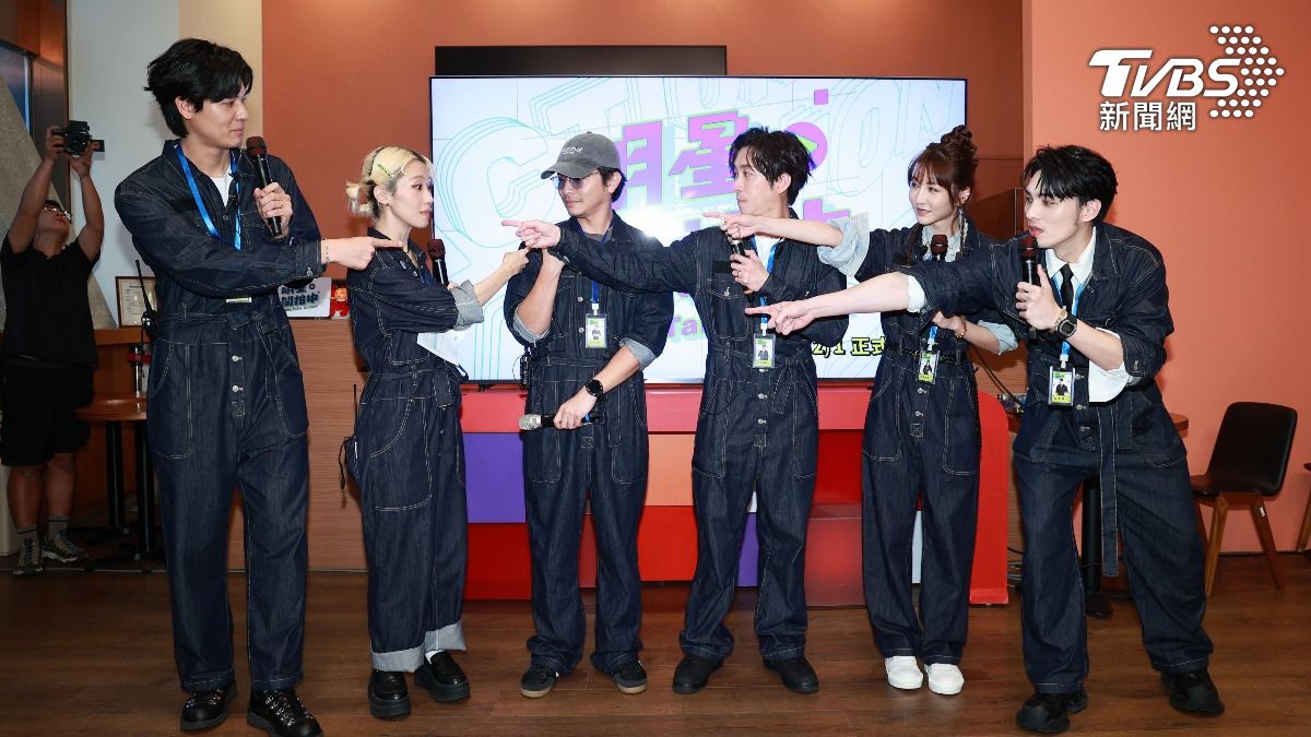 主持群玩起問答遊戲。(圖/趙世平攝)