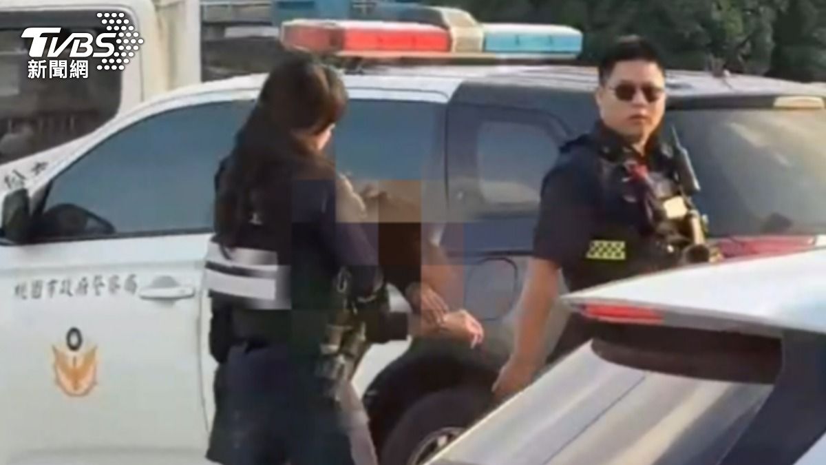 快訊/女違規迴轉、撞警車!桃園警「開8槍」逮人 搜出多種毒品