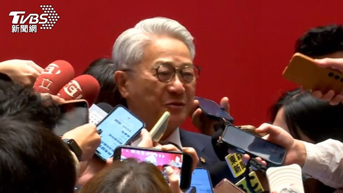 台新新光金董事長吳東亮說,新壽一直跟人民站在一起。(圖/TVBS)