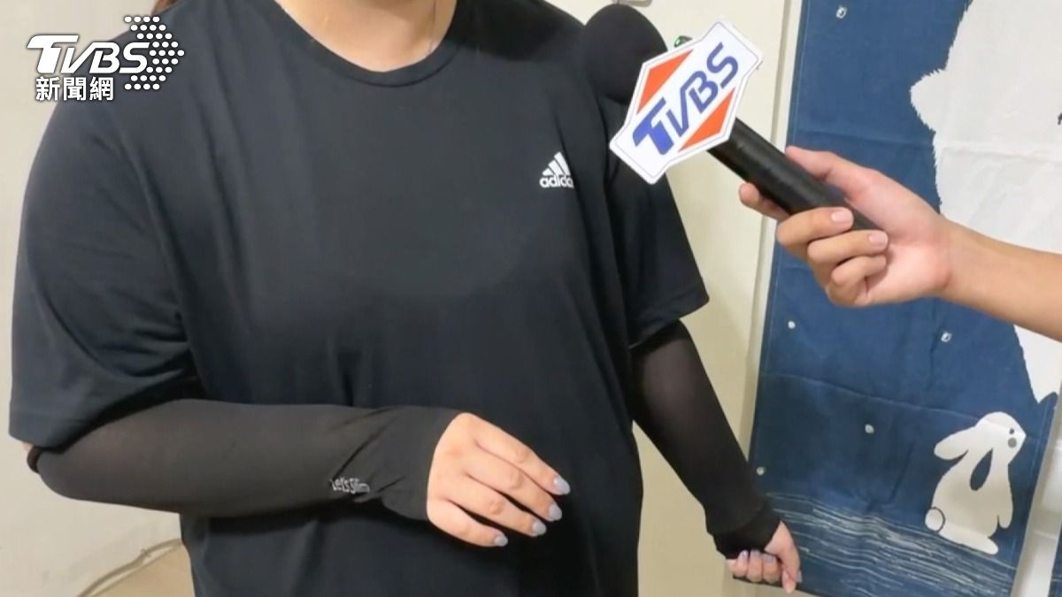 母親透露在探視過程中,她看到安置家庭成員,對另一名嬰兒施暴,擔心自已的孩子也會有同樣遭遇。(圖/TVBS)
