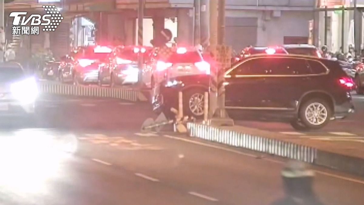 彰化庇護島成「撞擊王」 11次事故引熱議。(圖/TVBS)
