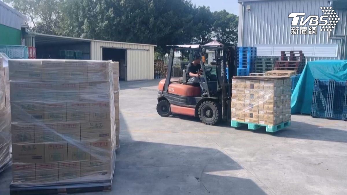 原廠還是很堅硬的態度說,他們沒有加蘇丹紅,我們都覺得原廠是在詐騙,幸好有問題潤唇膏,都在廠內未流入市面(圖/TVBS)