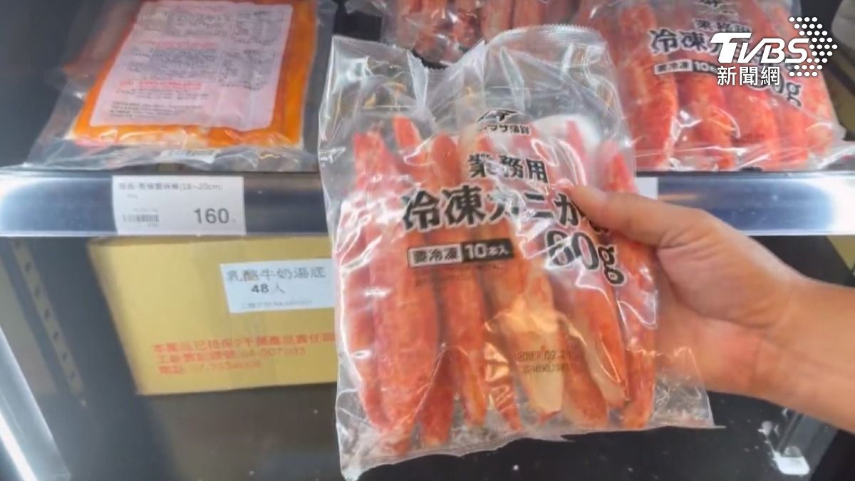蟹肉棒裡也沒有蟹肉,是台灣人幾乎都知道的常識,但就有日本觀光客不知情,直呼被騙了(圖/TVBS)