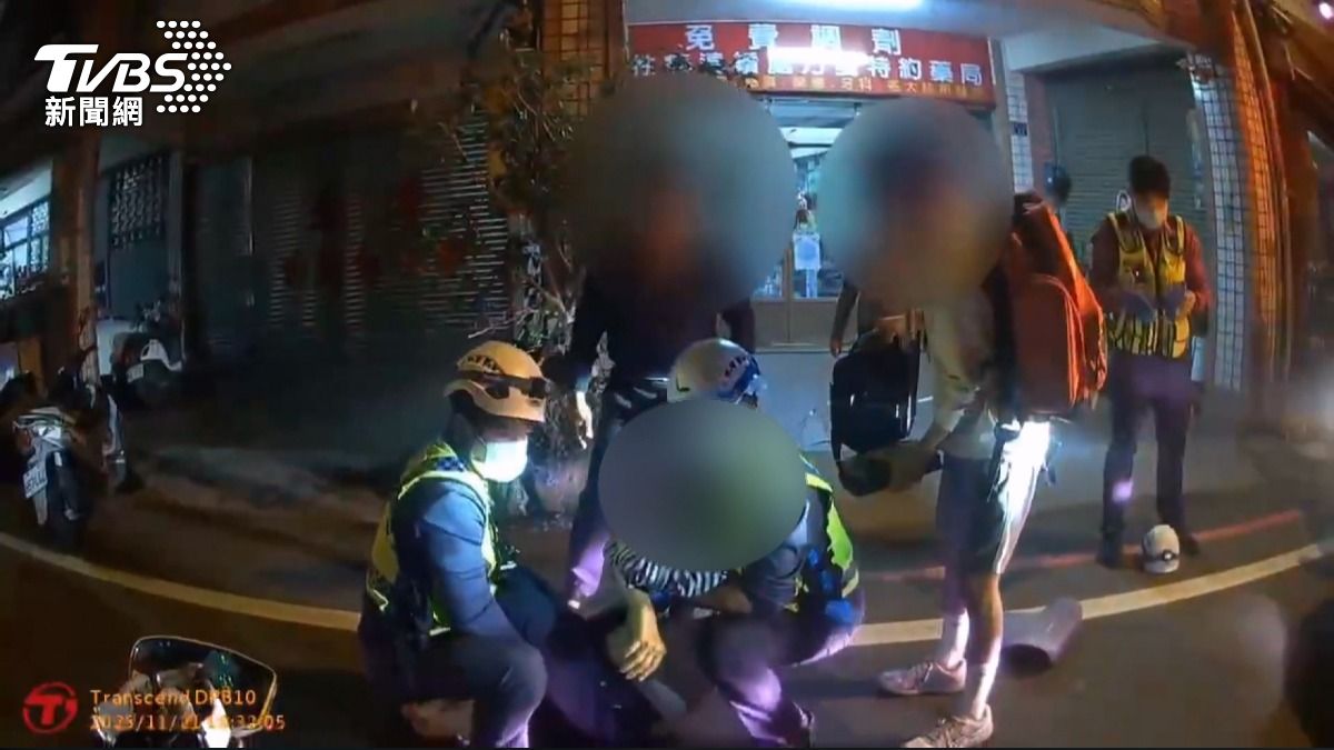 苗栗翁開車突昏倒撞人　「輪流CPR」救一命。(圖／TVBS)