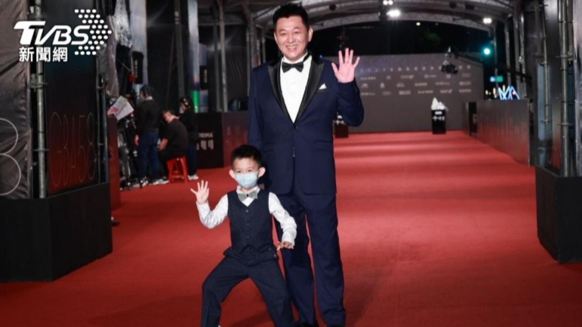 庹宗華如今也有美滿家庭,還和兒子一起登上金鐘典禮。(圖/TVBS)