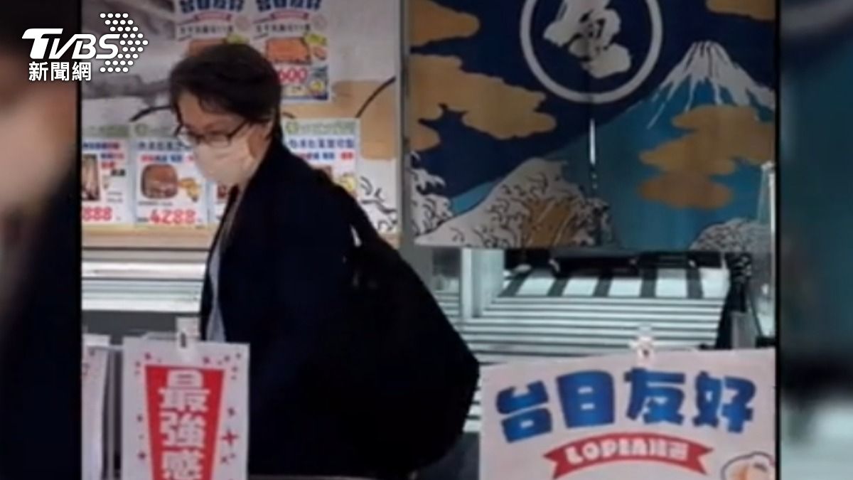 副總統蕭美琴逛日系超市挺日本。（圖／TVBS）