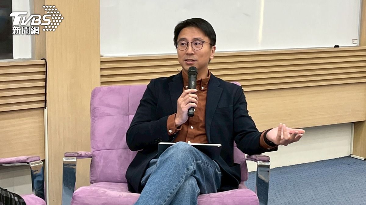 世新大學社會心理學系副教授曹家榮指出，社群媒體和階級差距使許多大學生陷入交友困境（圖／TVBS）