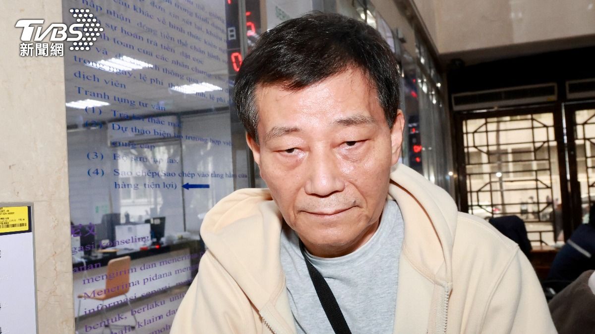 畢書盡父親畢福鬢遭通緝被北院傳喚出庭。(圖/潘建樺攝)