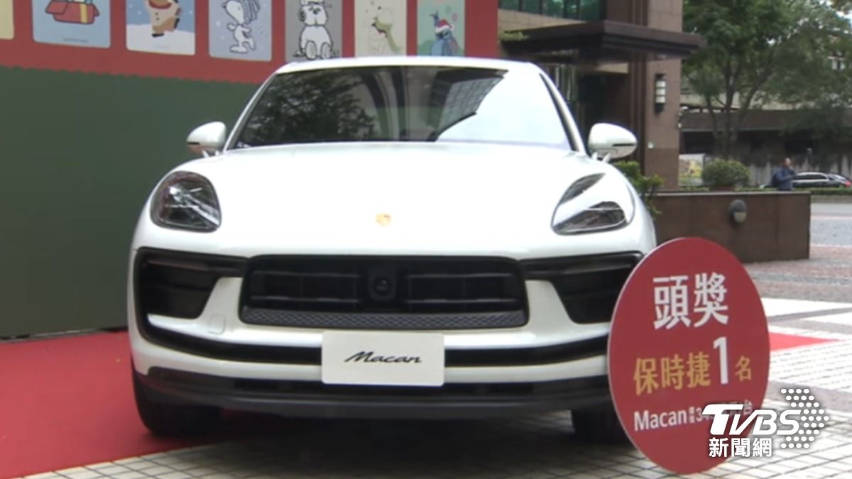 超商聖誕福袋能試手氣,拚當保時捷車主。(圖/TVBS)