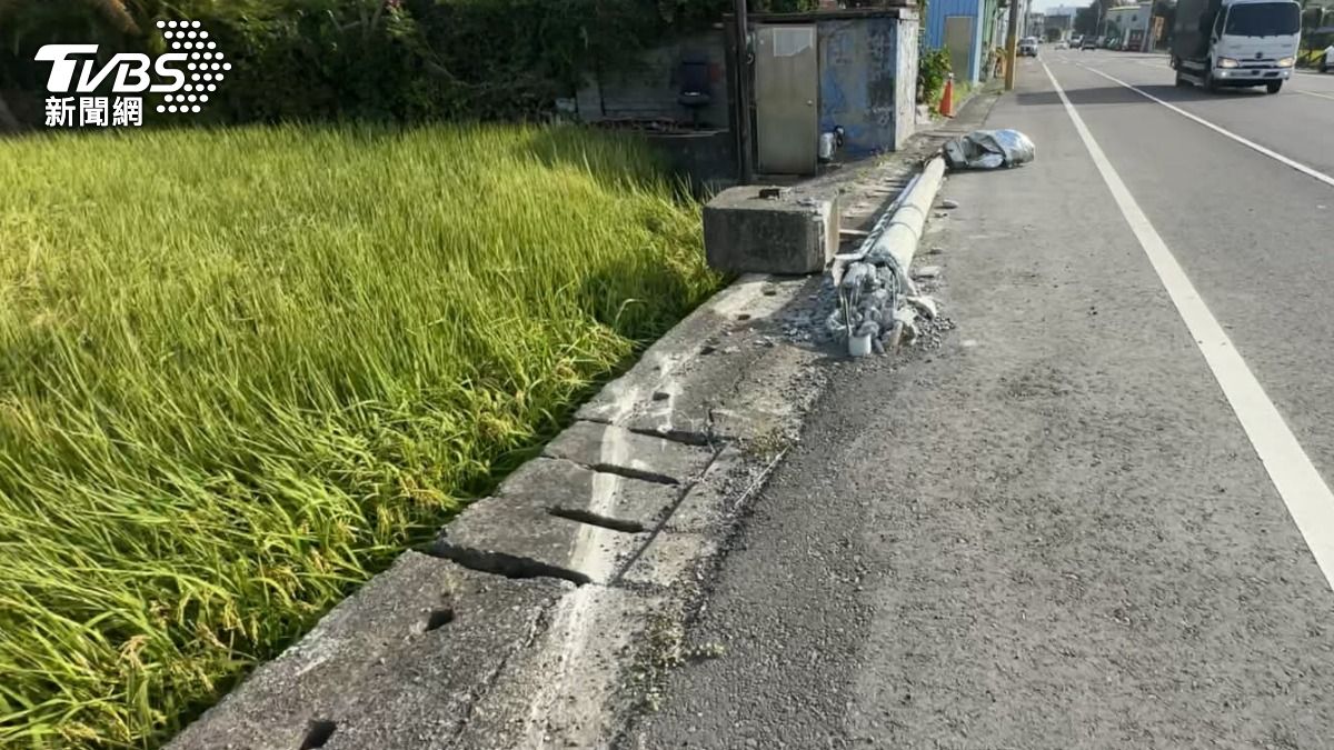 驚!網傳毒駕?酒駕男失控逆向暴衝!衝撞貨車 電線桿慘被撞倒