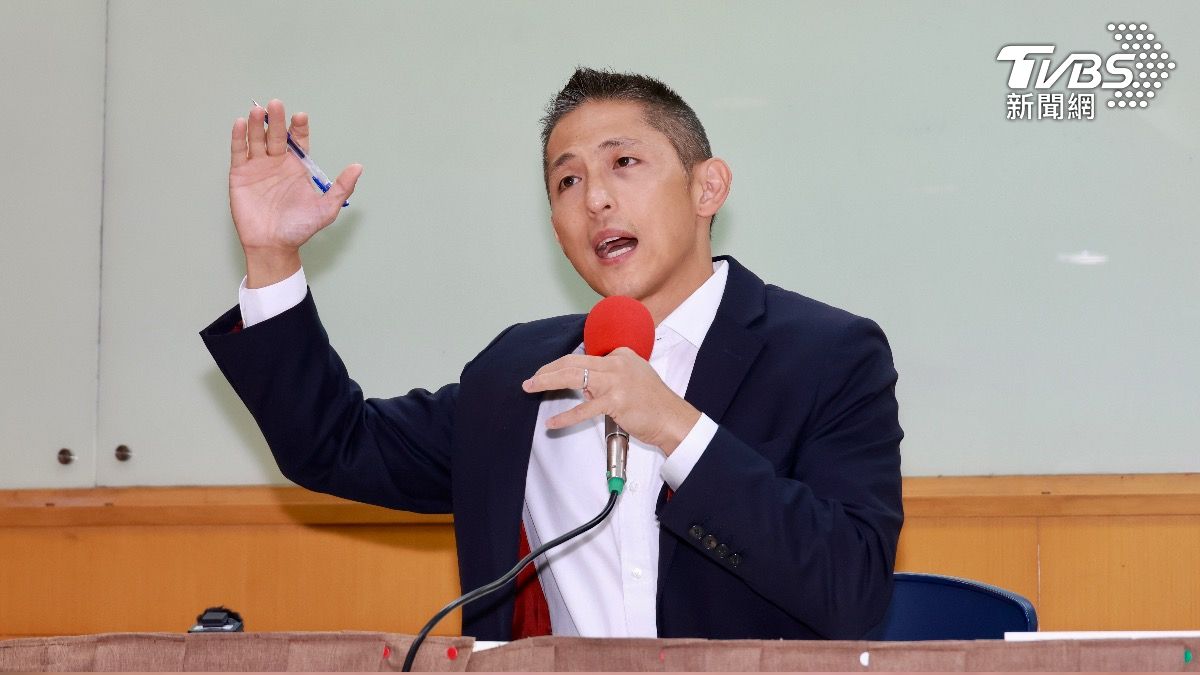吳怡農強調,該民調的目的是為了找出非藍白支持者心目中的最佳人選。(圖/潘建樺攝)