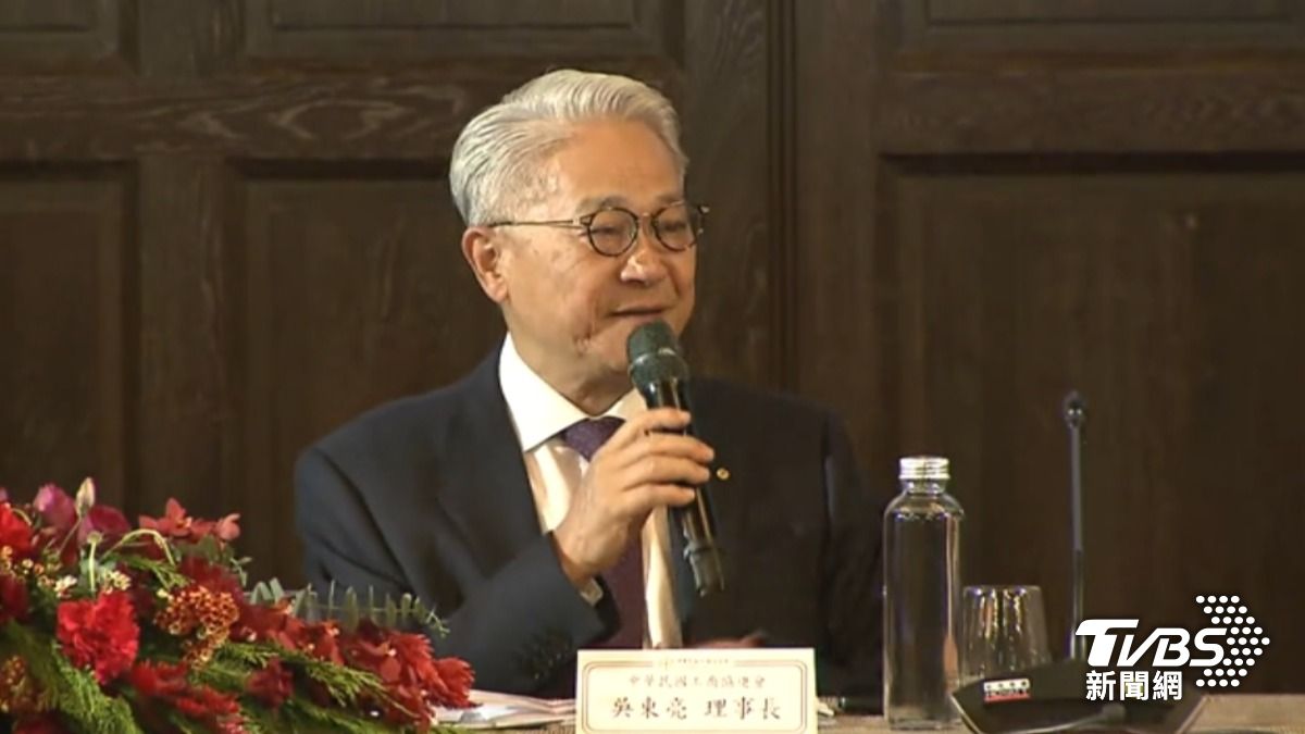 工商協進會理事長吳東亮示警台灣經濟發展不能只有AI產業一枝獨秀。(圖/TVBS)