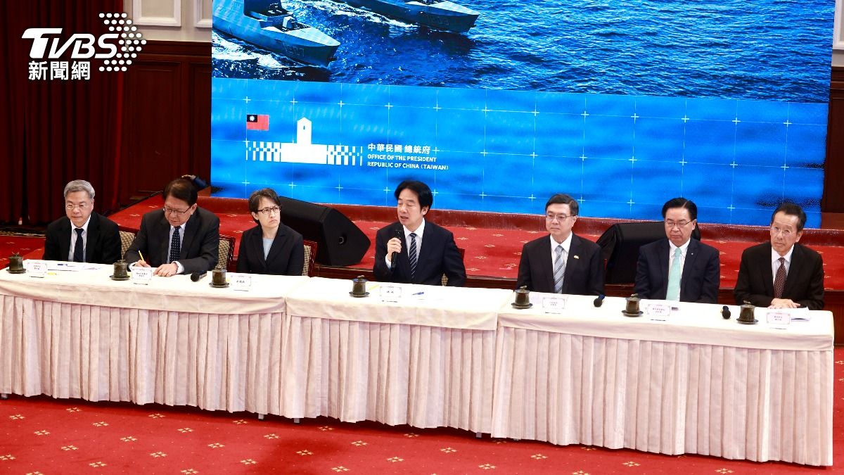 賴清德今(26)日於9點30分舉行「守護民主台灣國安行動方案」國安高層會議,11點30分在總統府大禮堂舉行記者會。(圖/華子琛攝)